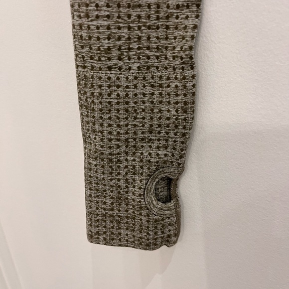 Gymshark small green crop top - Picture 2 of 4